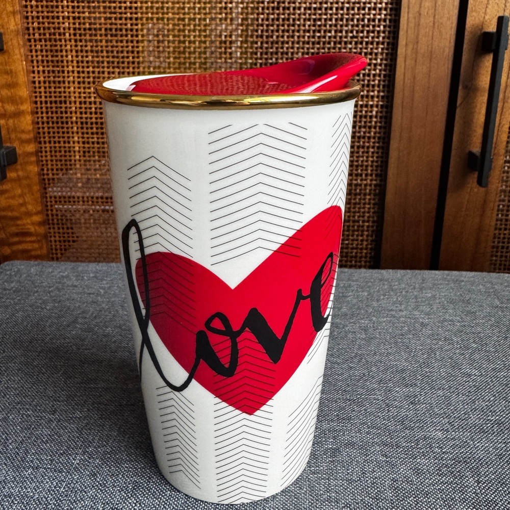 Starbucks VALENTINE DAY RED HEART LOVE
Ceramic Travel Mug (2014)